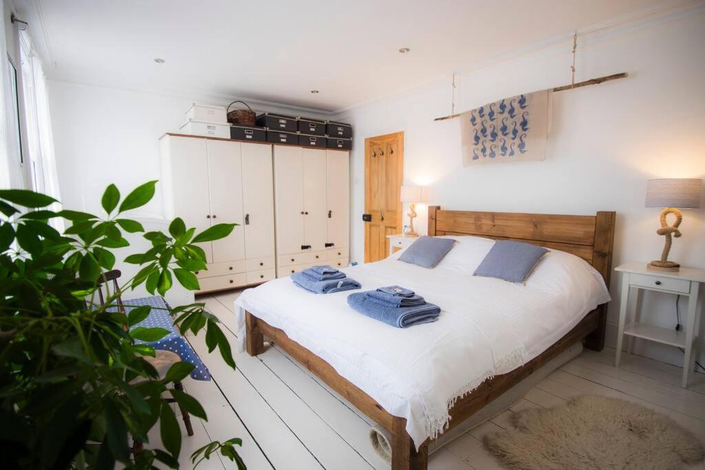Restful And Cosy 4 Bed Home Minutes From The Beach Sandgate Εξωτερικό φωτογραφία